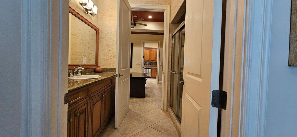16117 Emerald Estates Dr - Photo 4 of 12