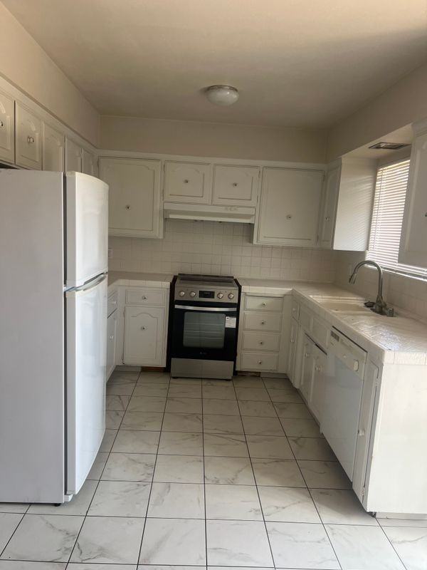 3681 N Fruit Ave ##C - Photo 3 of 10