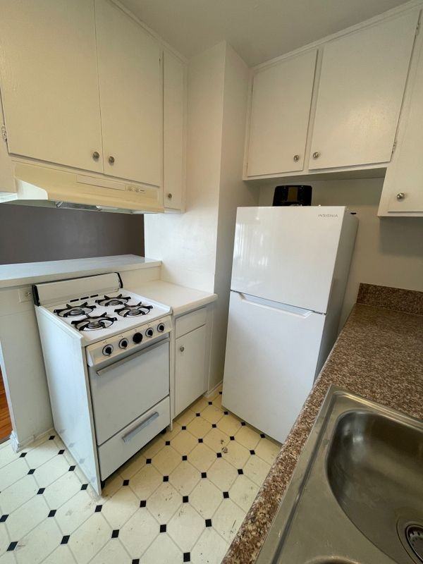 1260 N Beachwood Dr - Photo 7 of 11