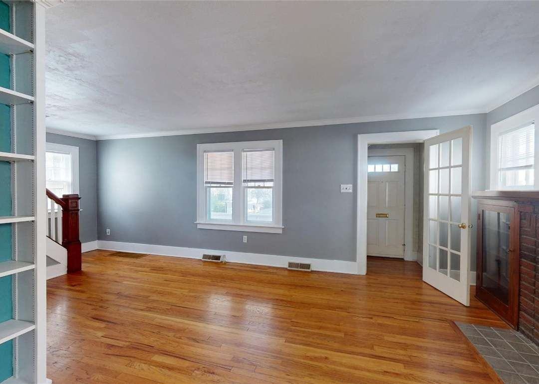 115 W 32nd St - Photo 4 of 6