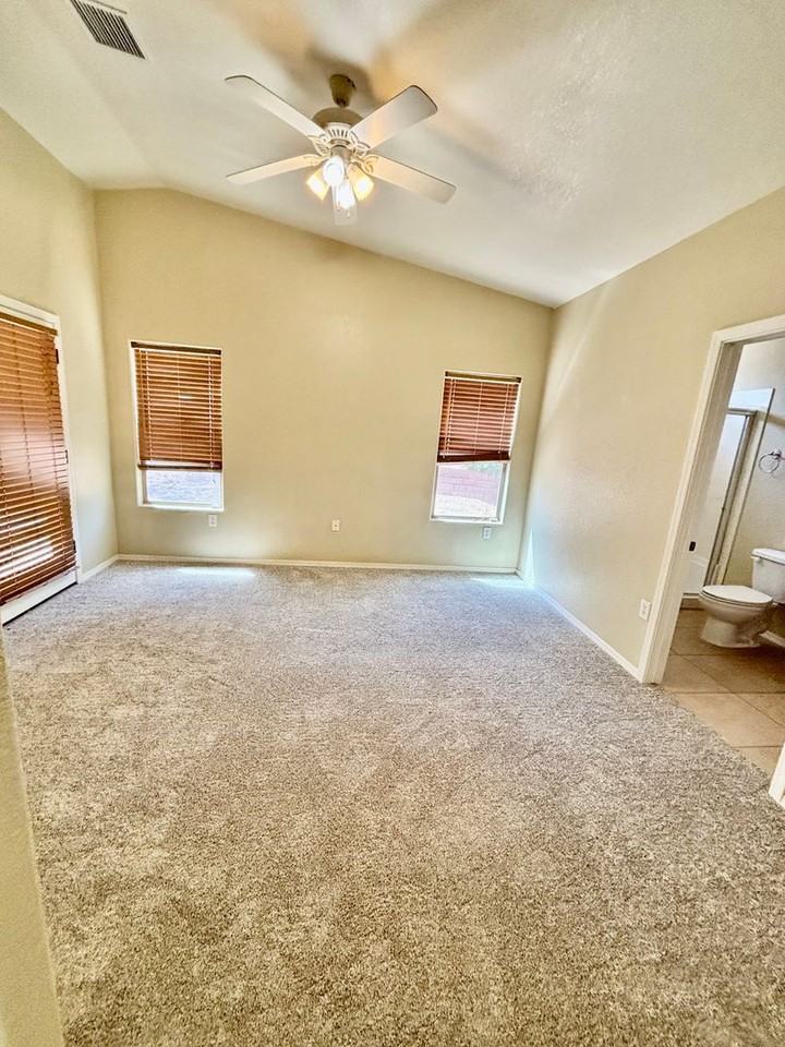 4413 Redwood St - Photo 6 of 17