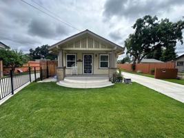 featured image of 210 Las Flores Ave