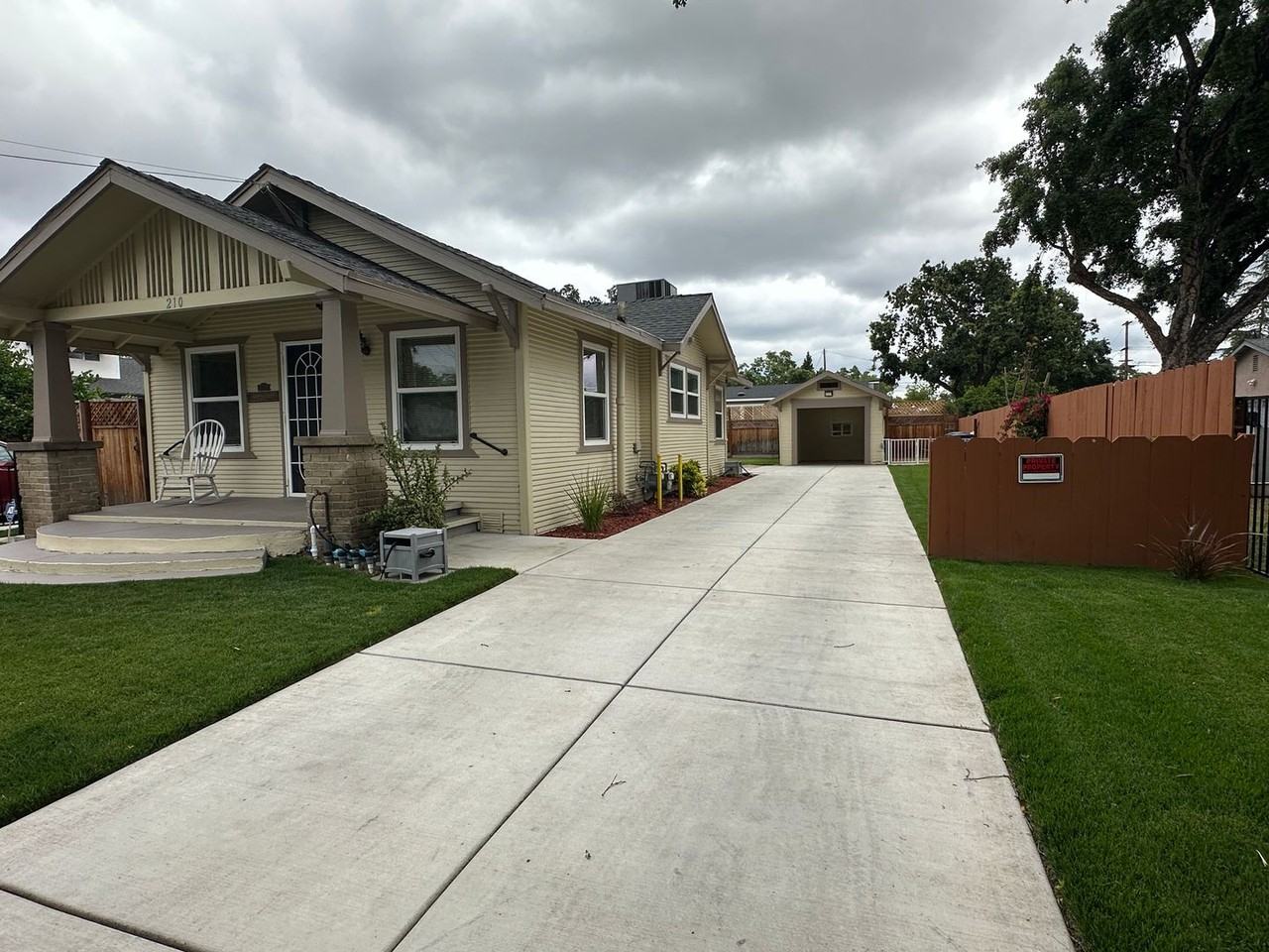210 Las Flores Ave - Photo 5 of 23