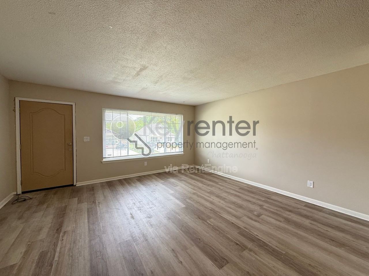 3973 Teakwood Dr - Photo 5 of 9