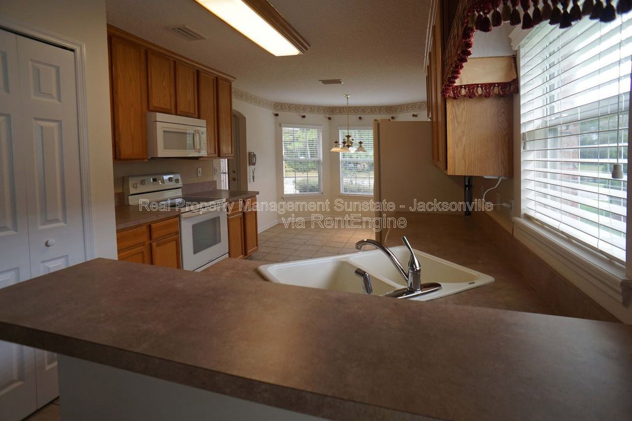 1721 Keswick Rd - Photo 5 of 35