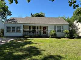 featured image of 2448 E Aloma St