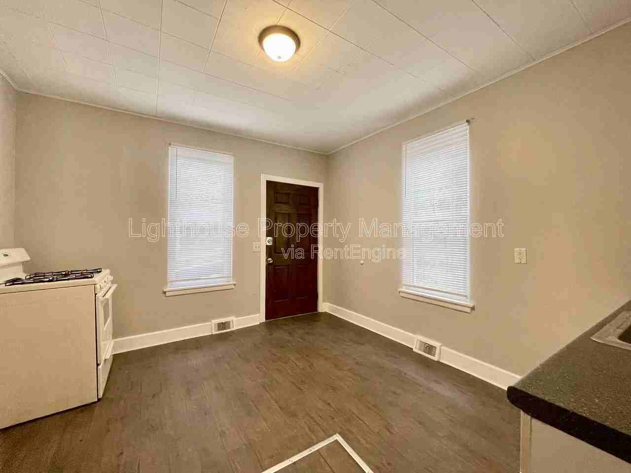 1633 Peck St #1 - Photo 3 of 9