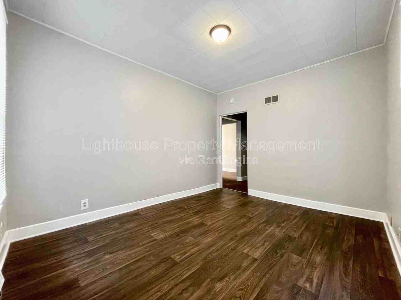 1633 Peck St #1 - Photo 5 of 9