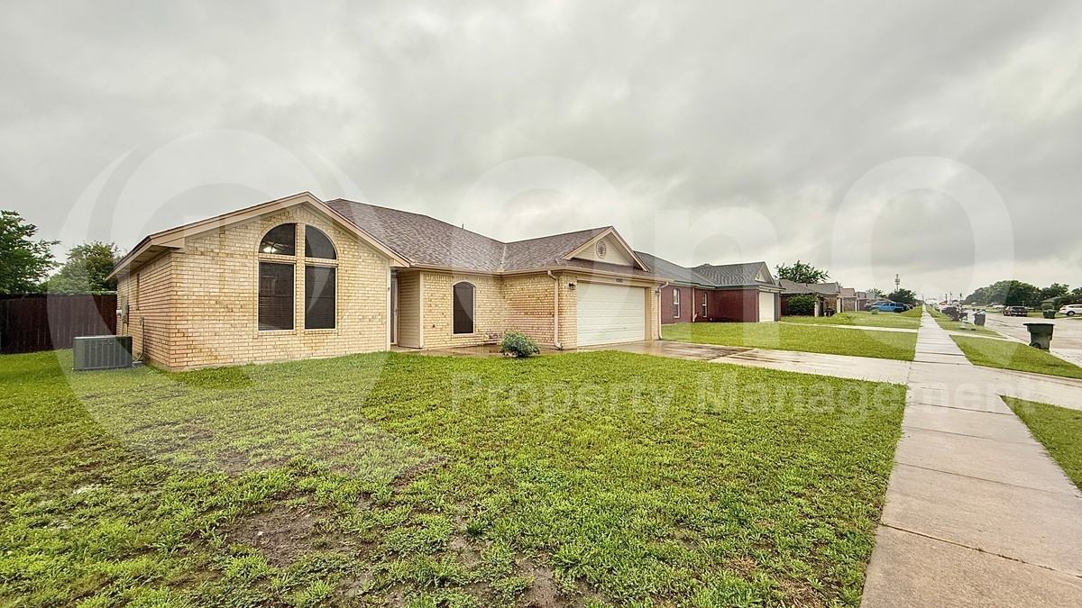 4202 Jake Spoon Dr - Photo 2 of 24