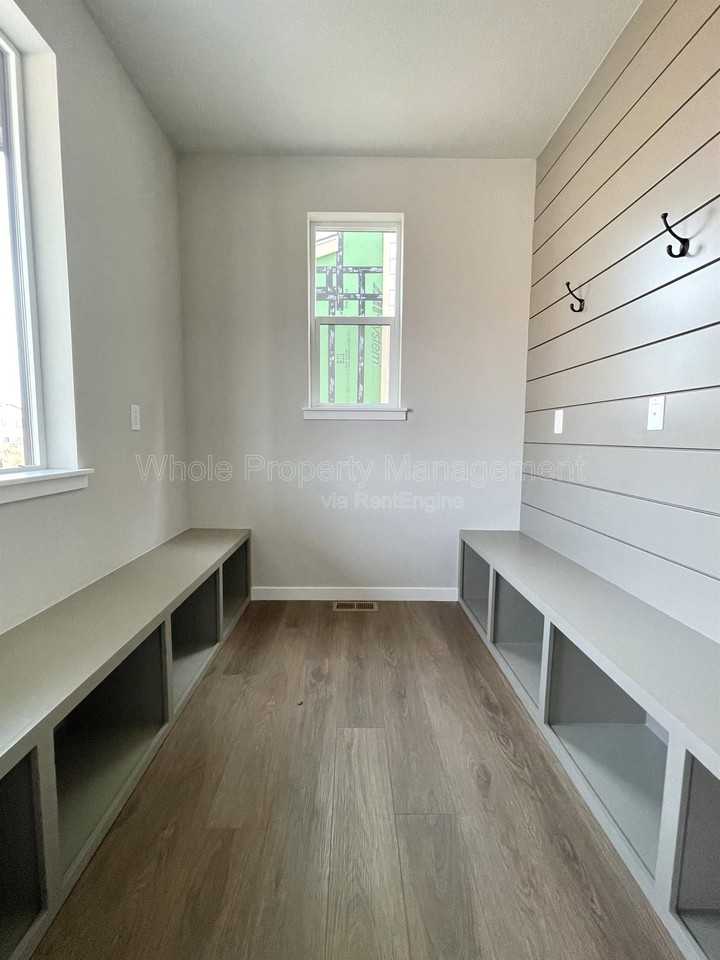 361 Fox Ln - Photo 6 of 28
