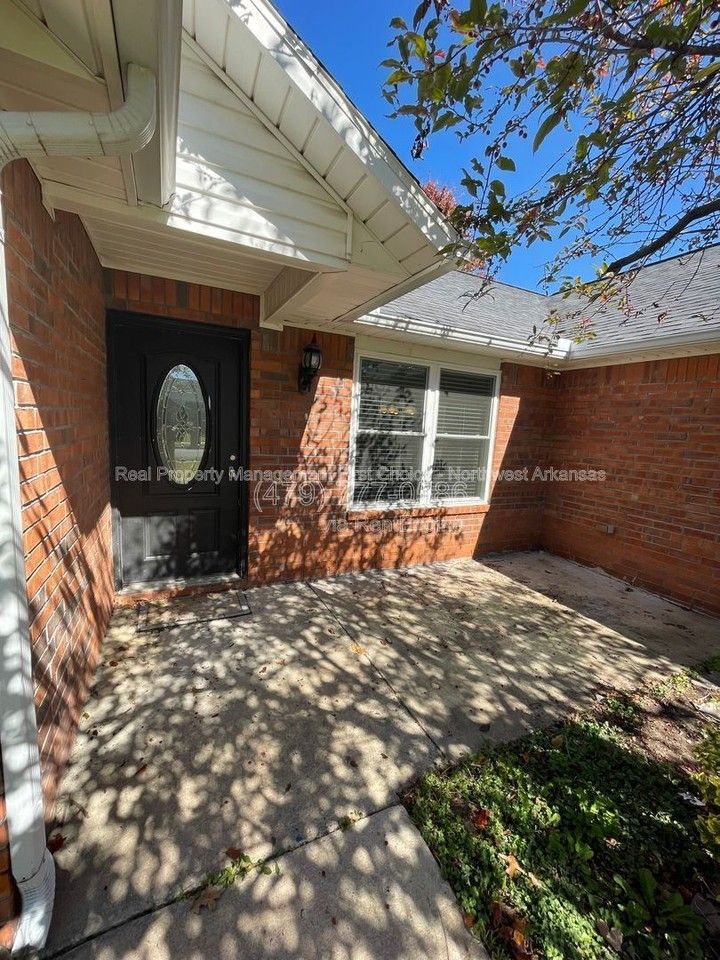 1904 Sw Spruce Rd - Photo 2 of 24