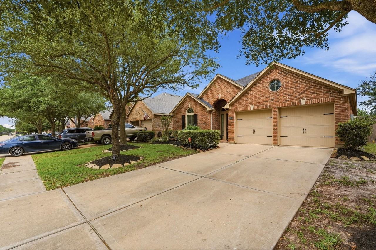 2935 Fair Chase Dr - Photo 2 of 25