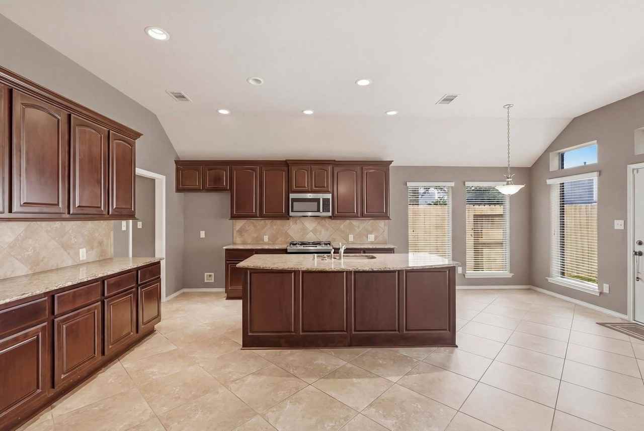 2935 Fair Chase Dr - Photo 3 of 25
