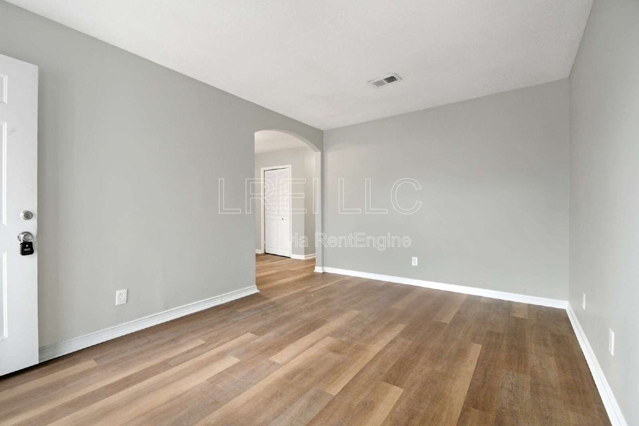 929 Camden Ave - Photo 4 of 13