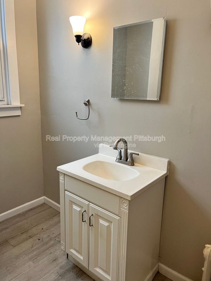 5735 Phillips Ave #1 - Photo 6 of 9
