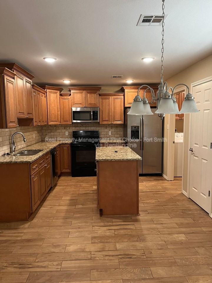 529 Ridge Point Dr - Photo 2 of 7