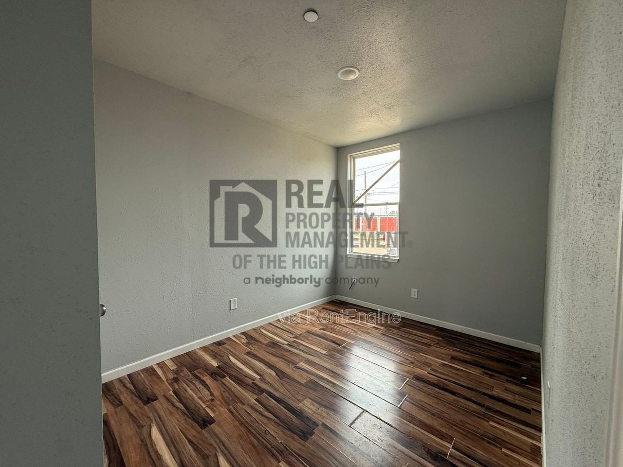 705 N Mirror St #A - Photo 3 of 5
