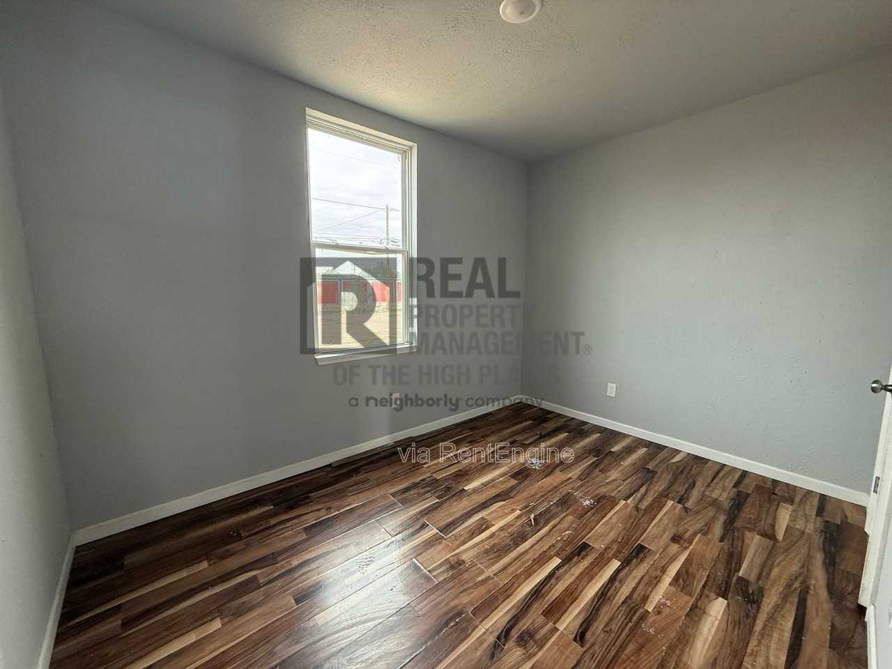 705 N Mirror St #A - Photo 4 of 5