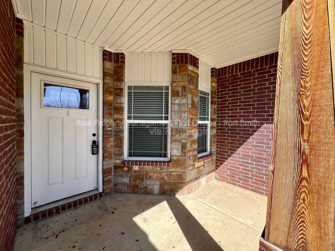 423 Ridge Point Dr - Photo 2 of 23