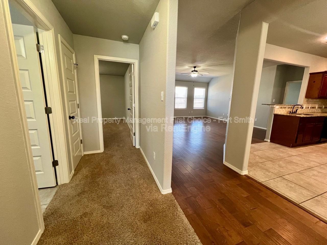 423 Ridge Point Dr - Photo 3 of 23