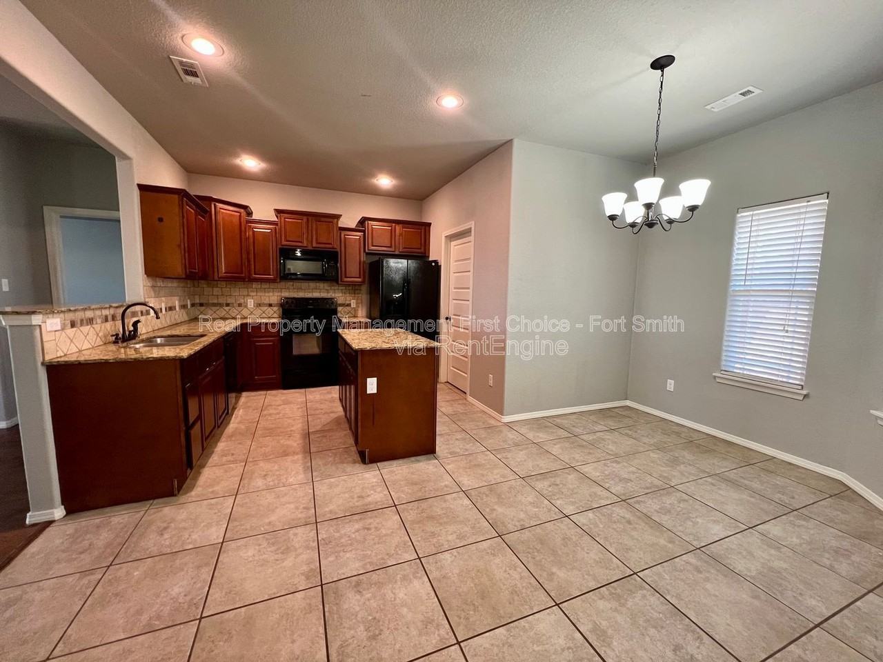 423 Ridge Point Dr - Photo 4 of 23
