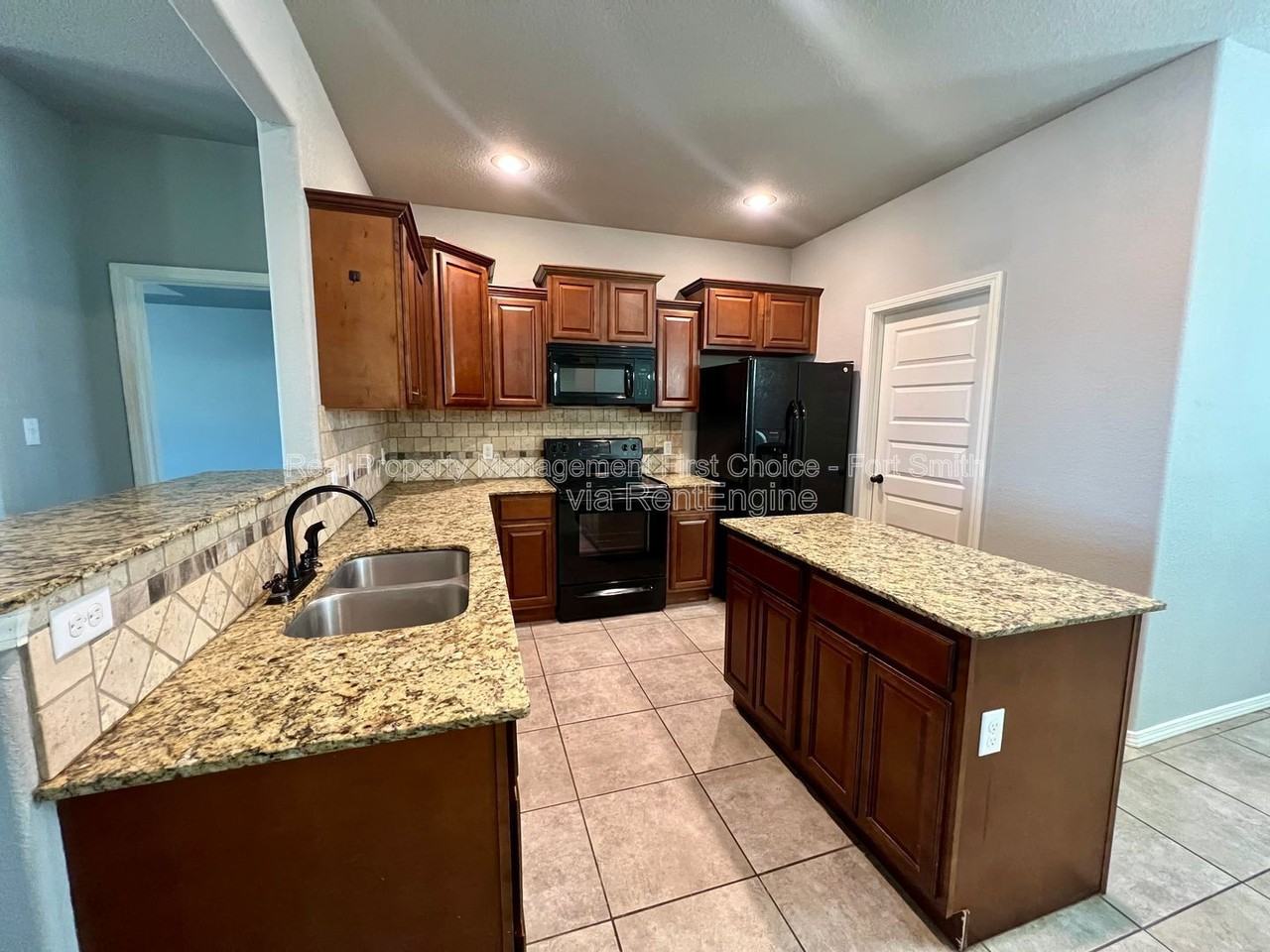 423 Ridge Point Dr - Photo 5 of 23