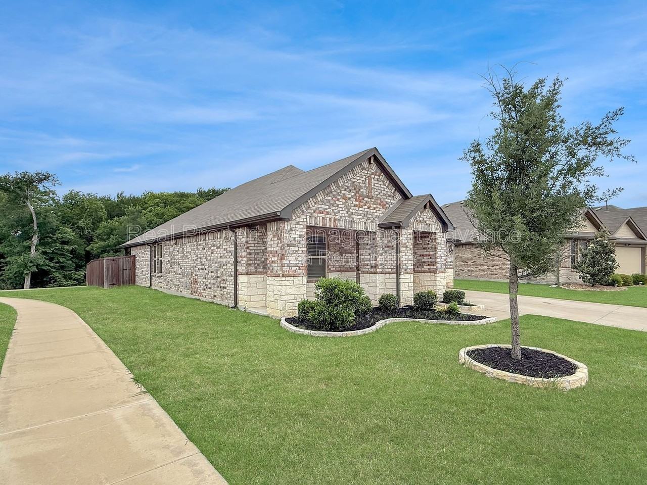 579 White Water Dr - Photo 2 of 19