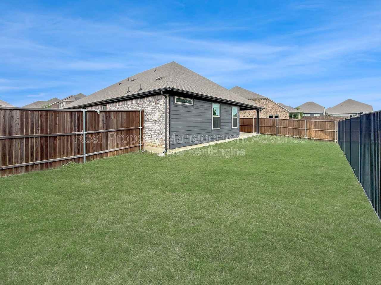 579 White Water Dr - Photo 5 of 19