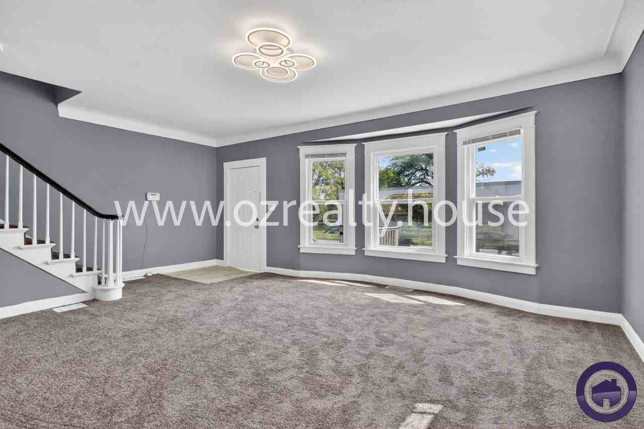 1505 Navarre Ave - Photo 3 of 18