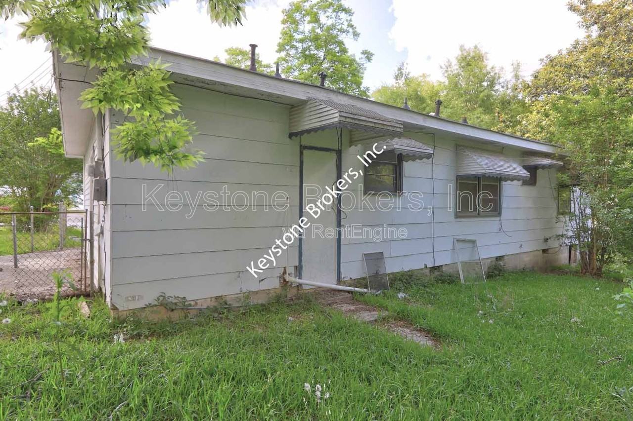 3495 Charleston Cir - Photo 2 of 9