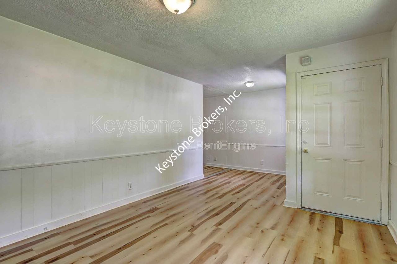 3495 Charleston Cir - Photo 3 of 9
