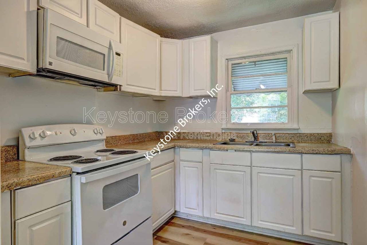 3495 Charleston Cir - Photo 4 of 9