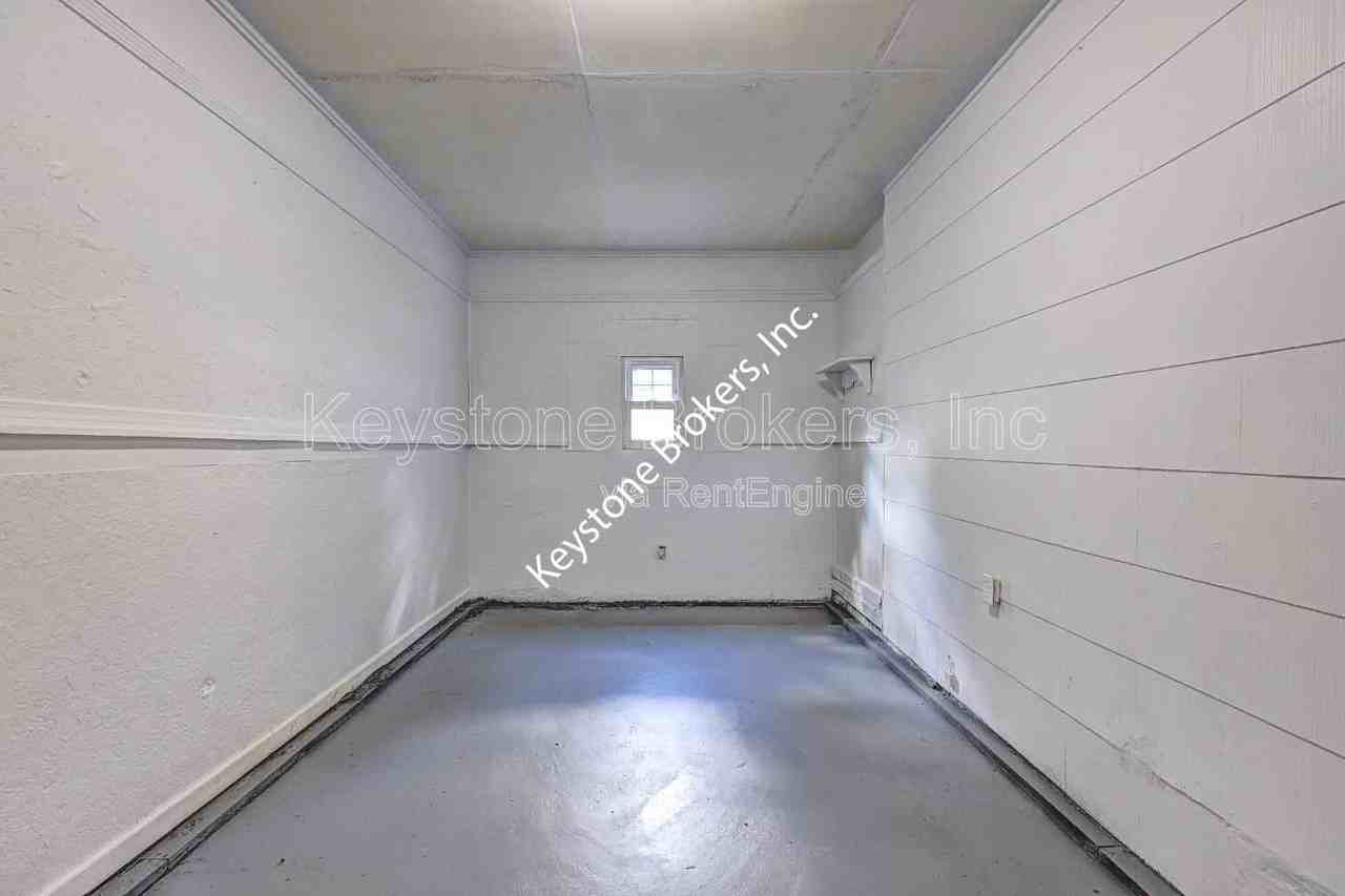 3495 Charleston Cir - Photo 5 of 9