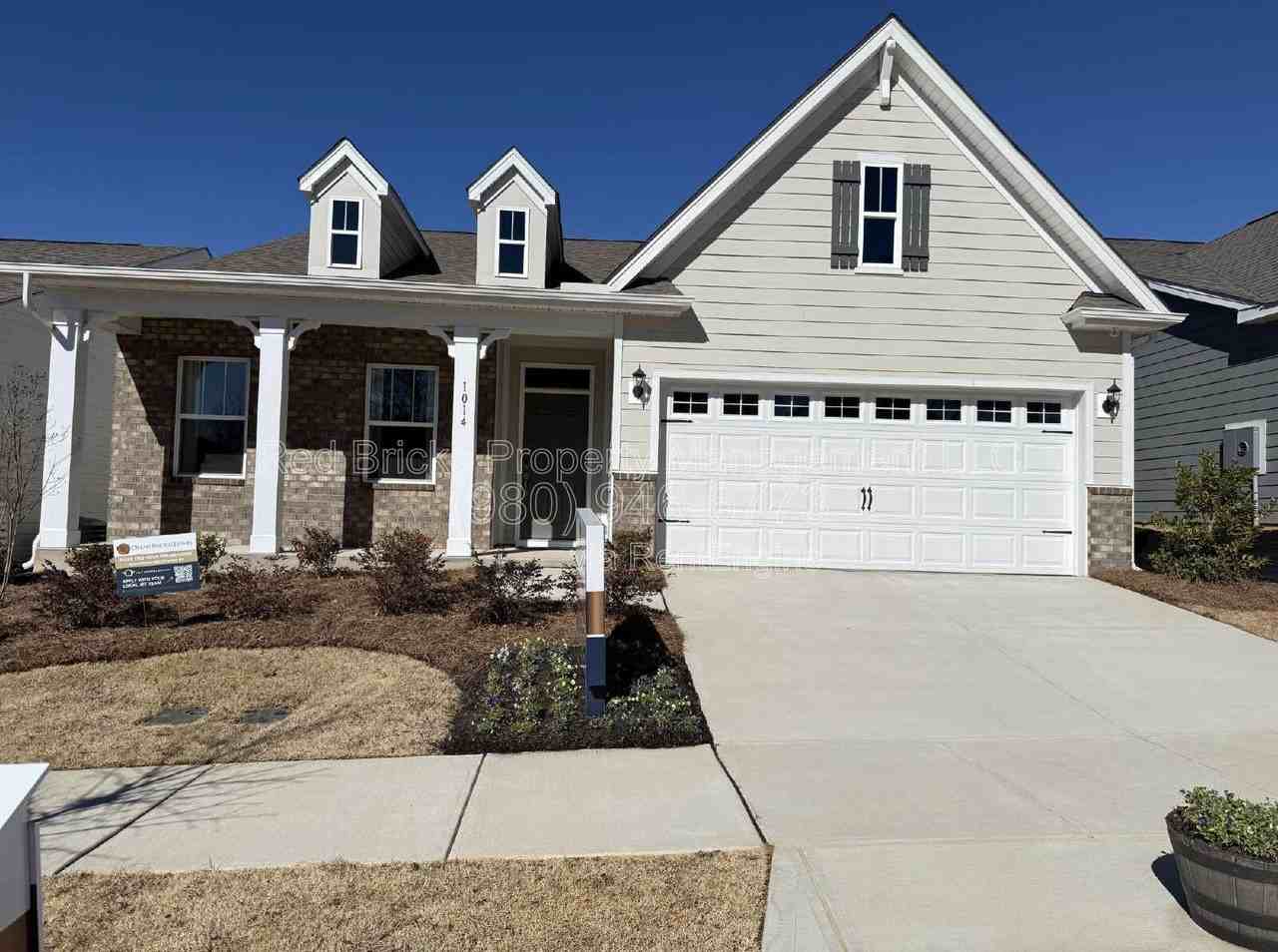 1014 Mapletree Ln - Photo 2 of 41
