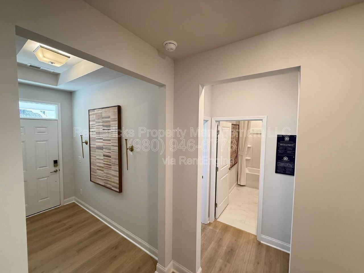 1014 Mapletree Ln - Photo 4 of 41