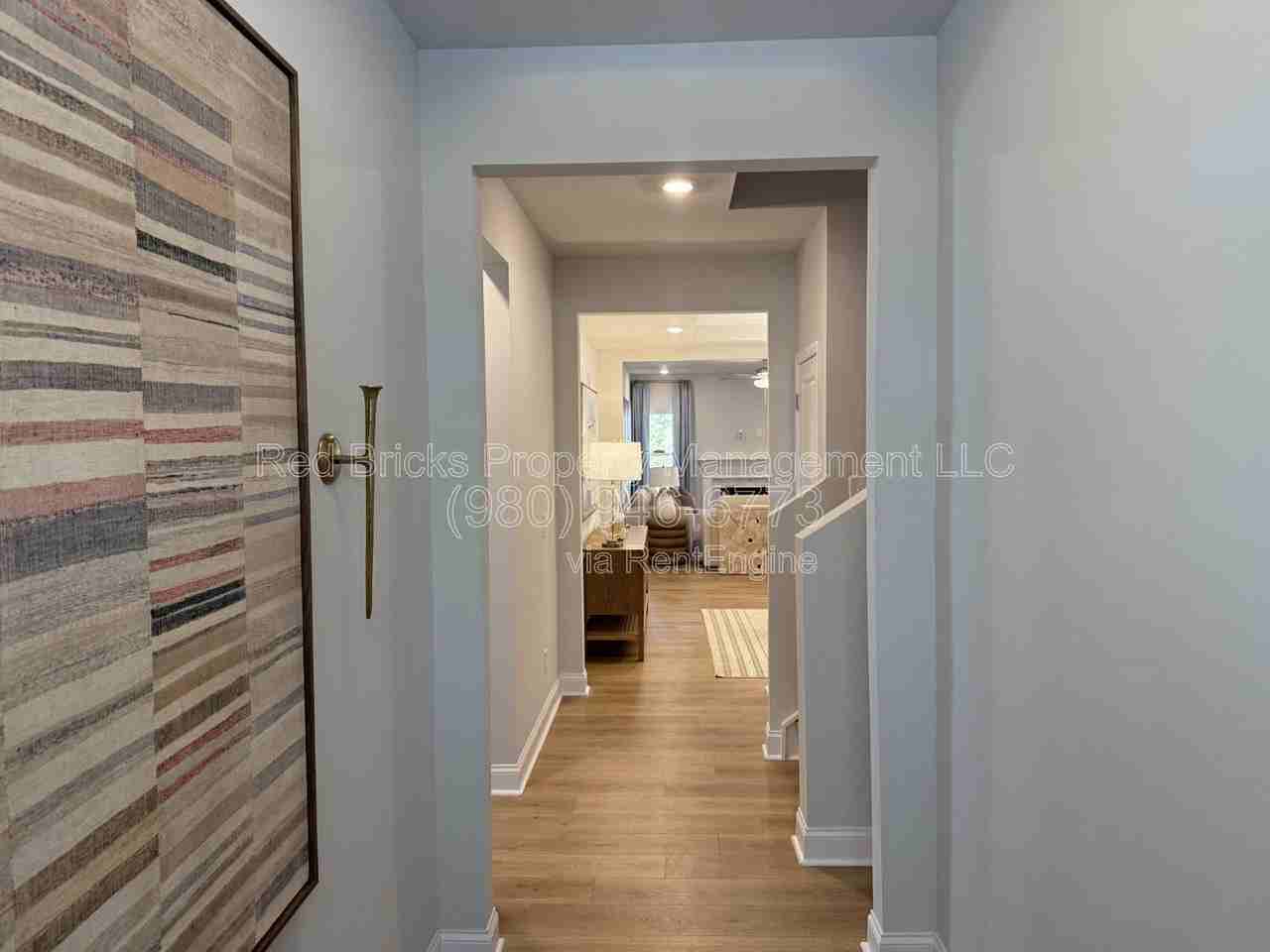 1014 Mapletree Ln - Photo 6 of 41