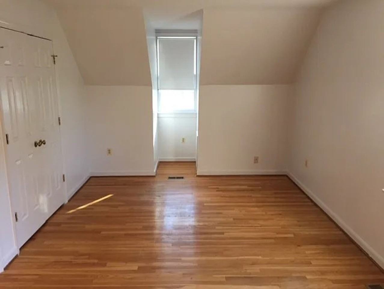 8994 Midway Rd - Photo 4 of 9