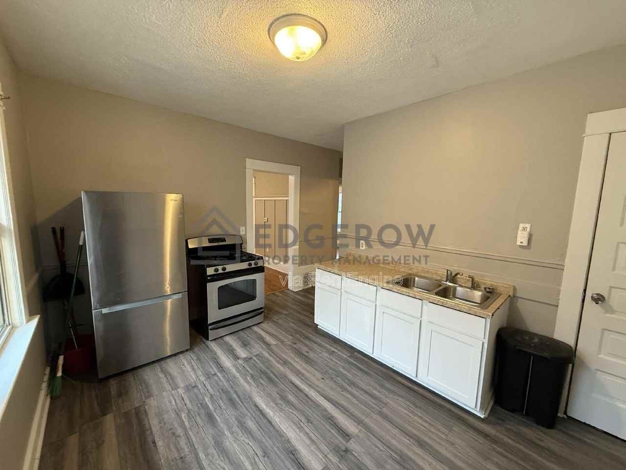 1038 Lafayette Ave Se - Photo 4 of 8