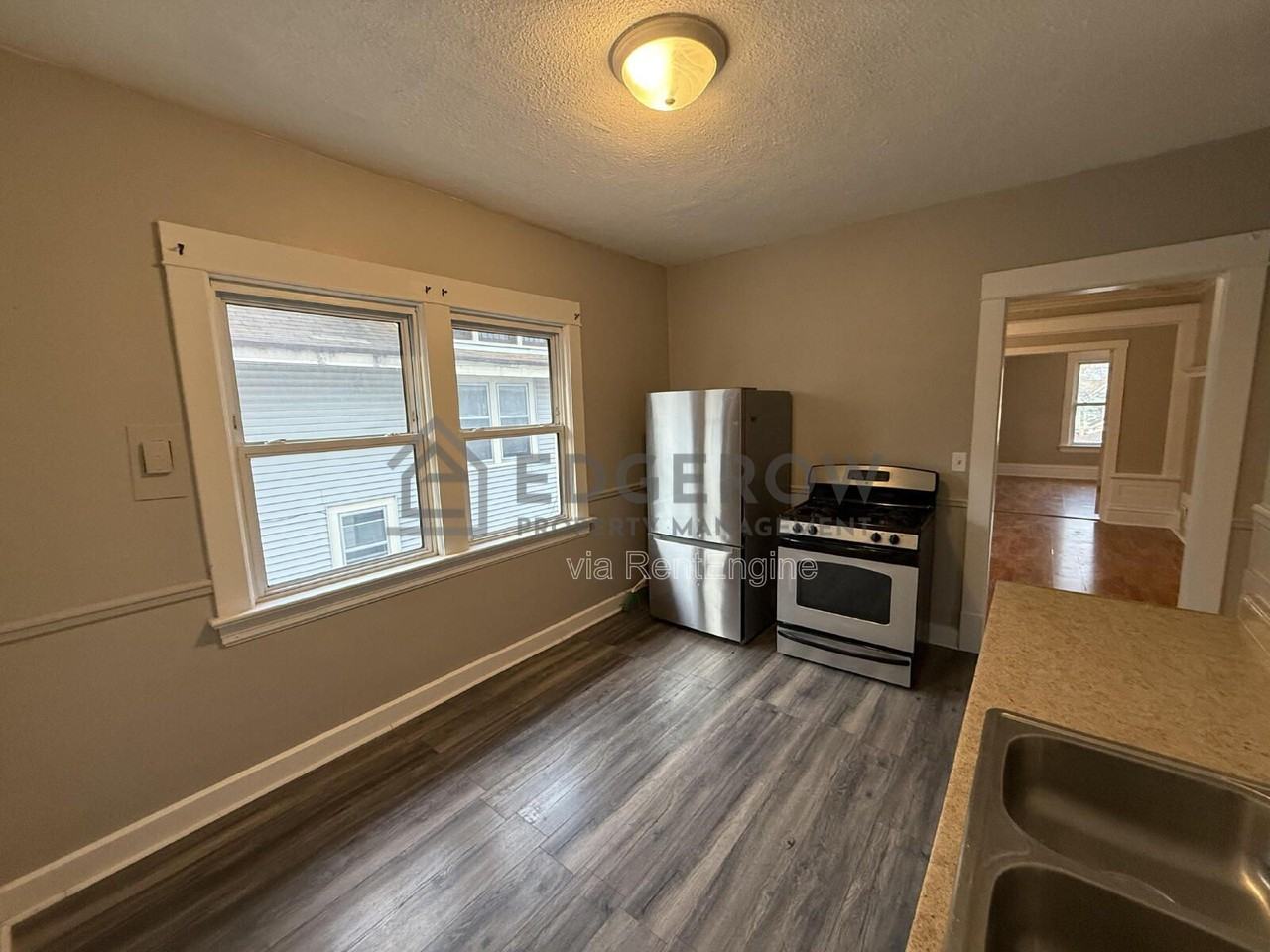 1038 Lafayette Ave Se - Photo 5 of 8