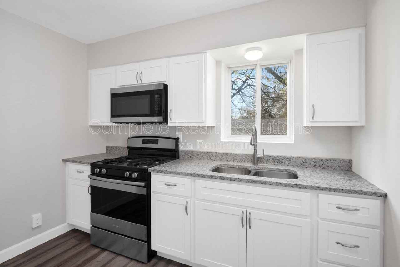 7720 Ahern Ave - Photo 3 of 21