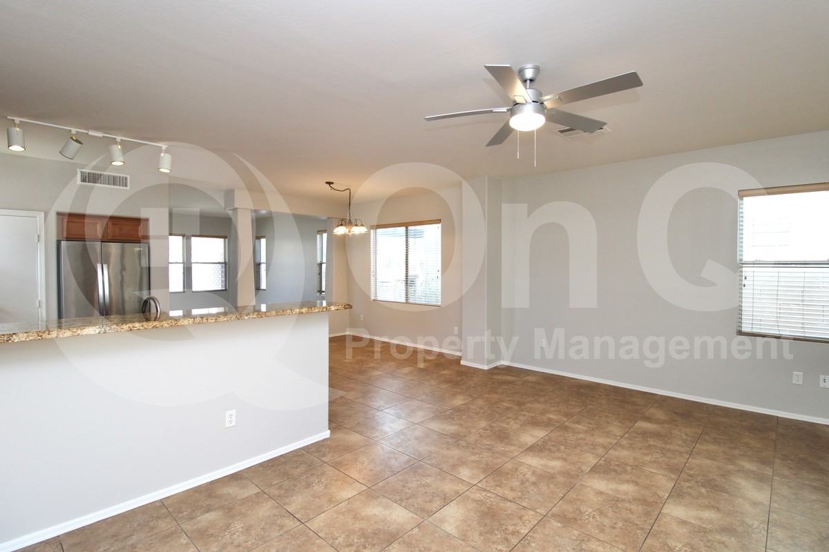 1461 S Pheasant Dr - Photo 4 of 21