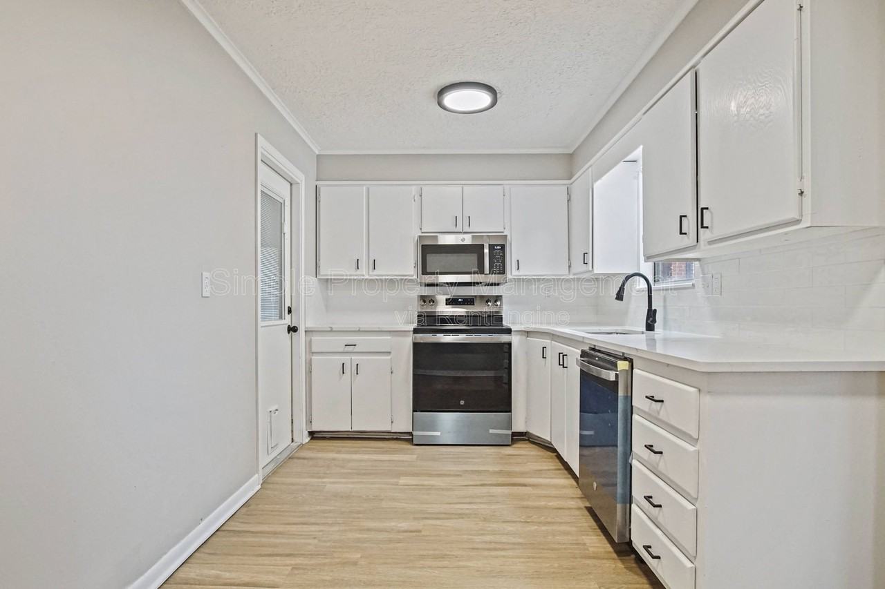 1607 Denison Dr - Photo 5 of 26