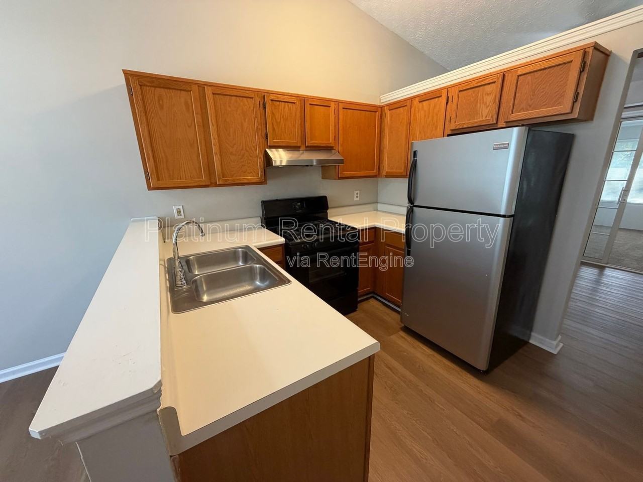 4229 Catalpa Park - Photo 6 of 21