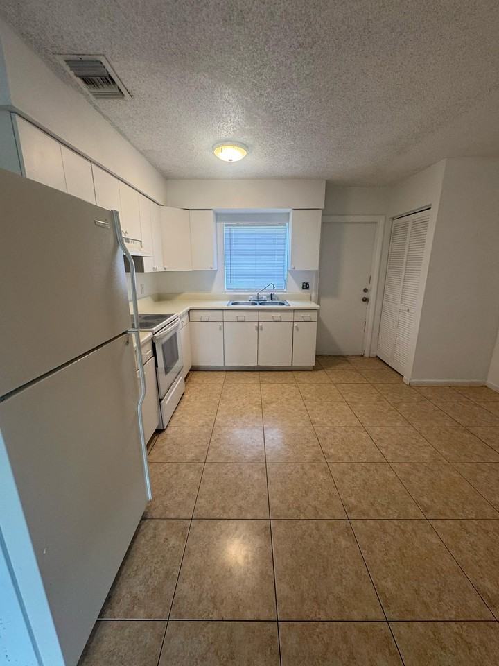 1480 Nwct #2 - Photo 6 of 12