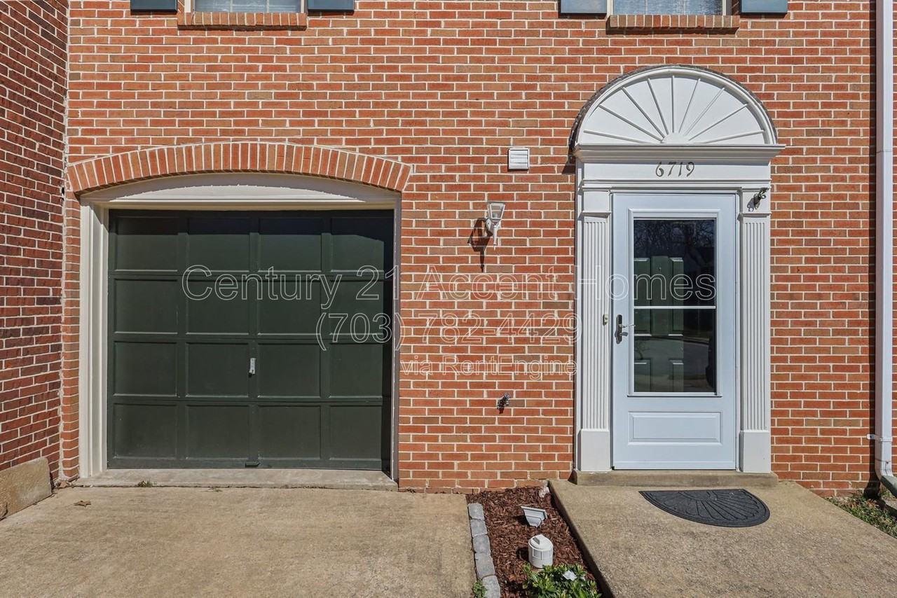 6719 Sunset Woods Ct - Photo 6 of 50