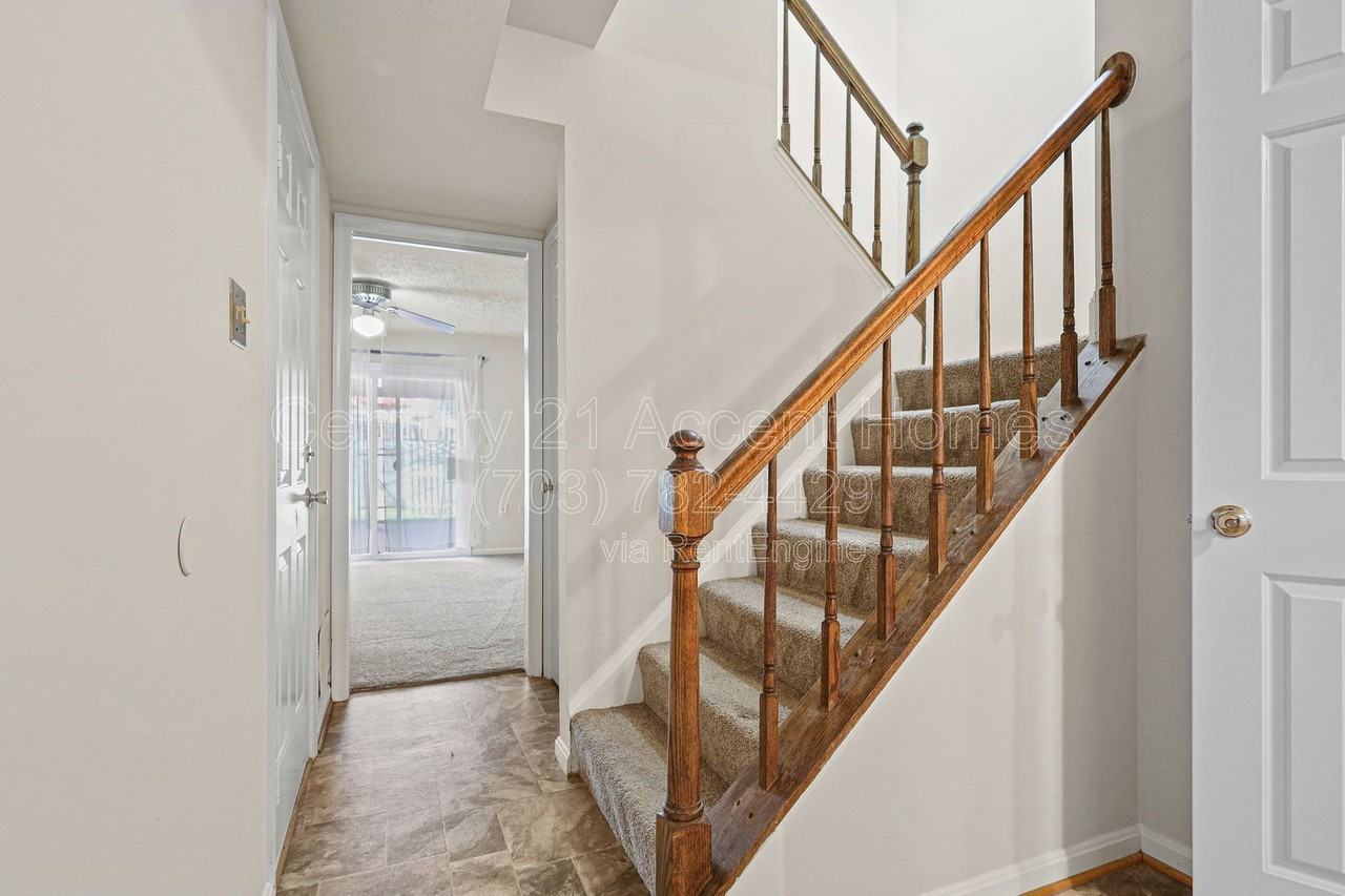 6719 Sunset Woods Ct - Photo 7 of 50