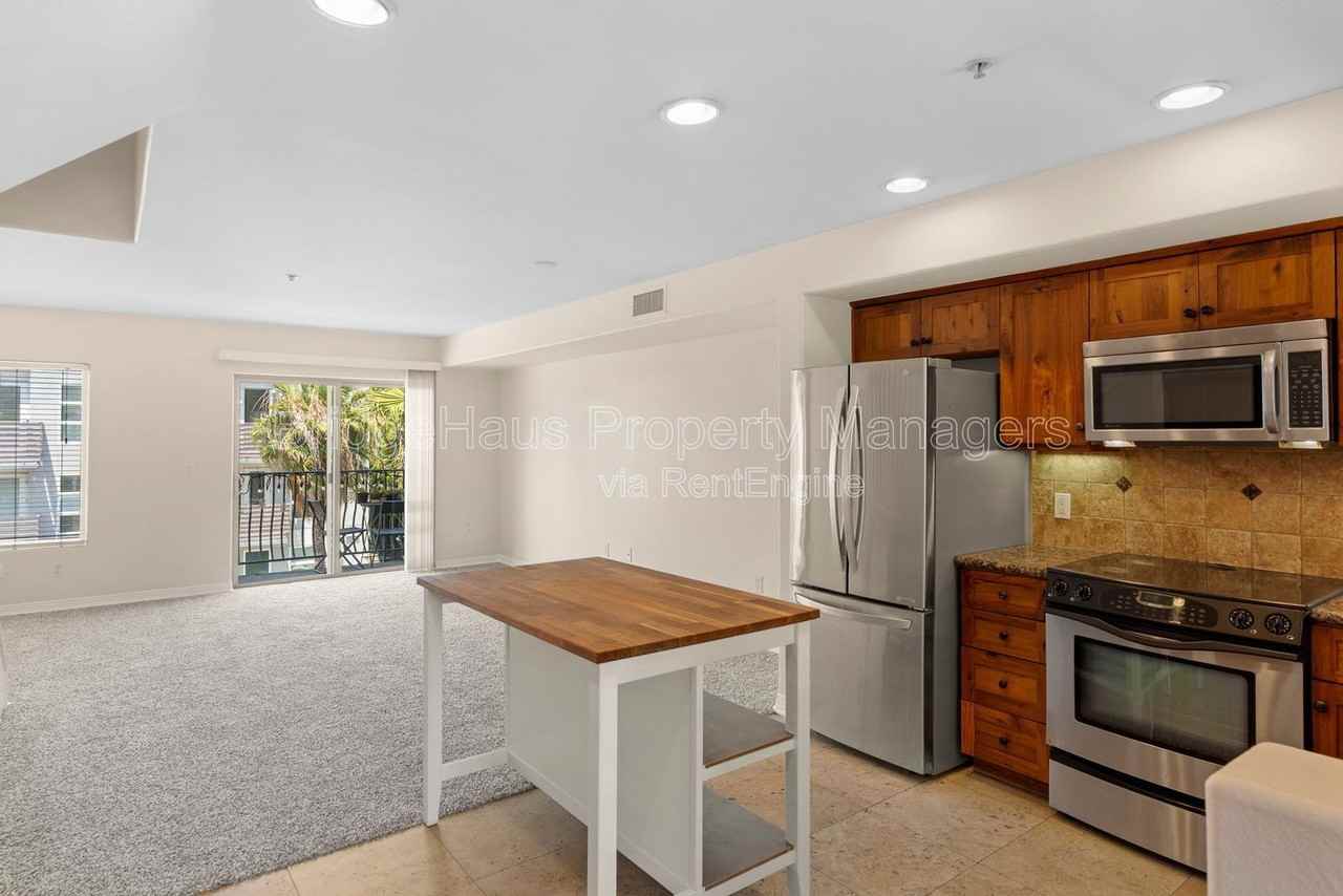 801 W Hawthorn St #304 - Photo 6 of 29