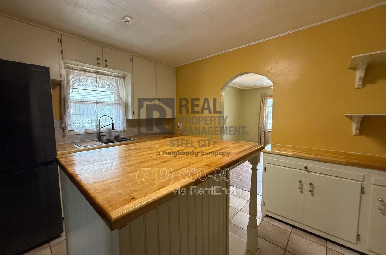 1222 E 3rd St - Photo 6 of 22