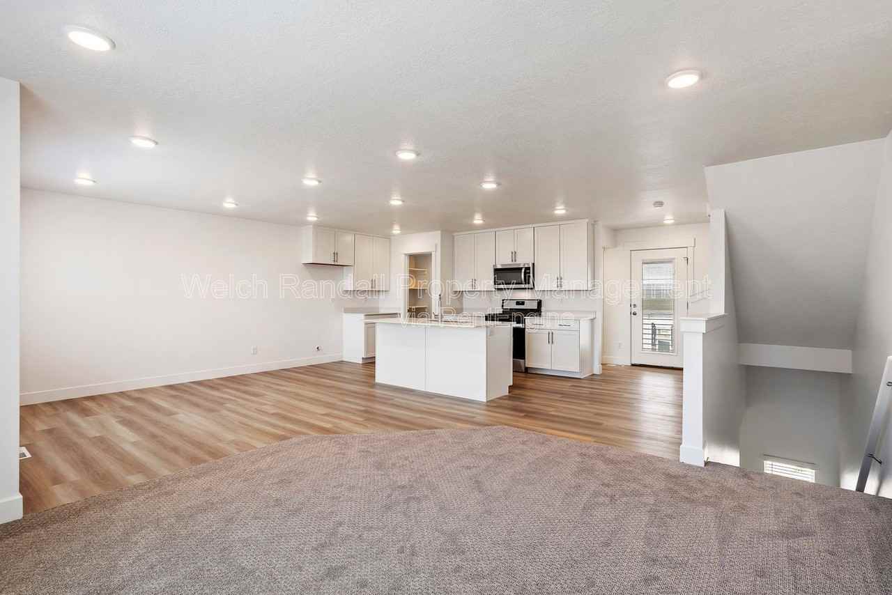 3102 N Indigo Loop - Photo 3 of 15