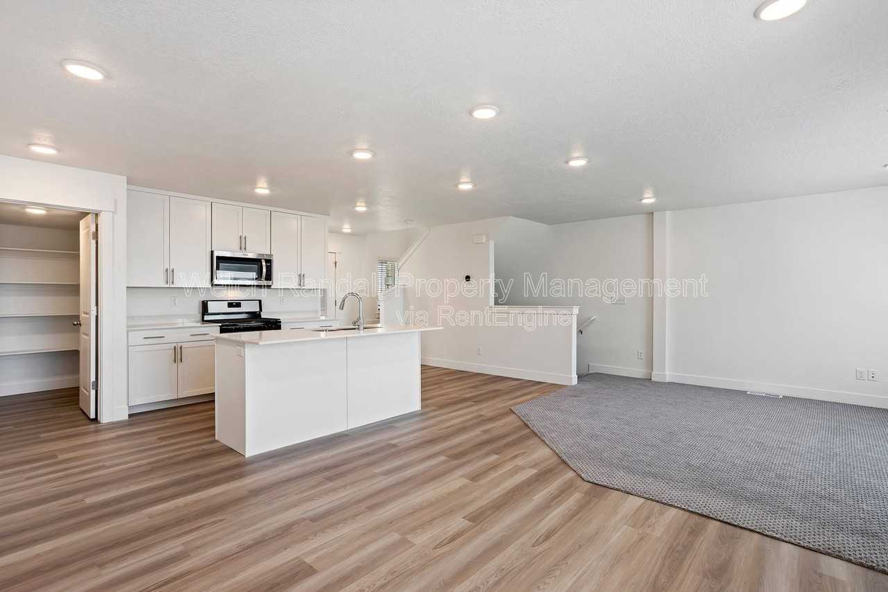 3102 N Indigo Loop - Photo 4 of 15